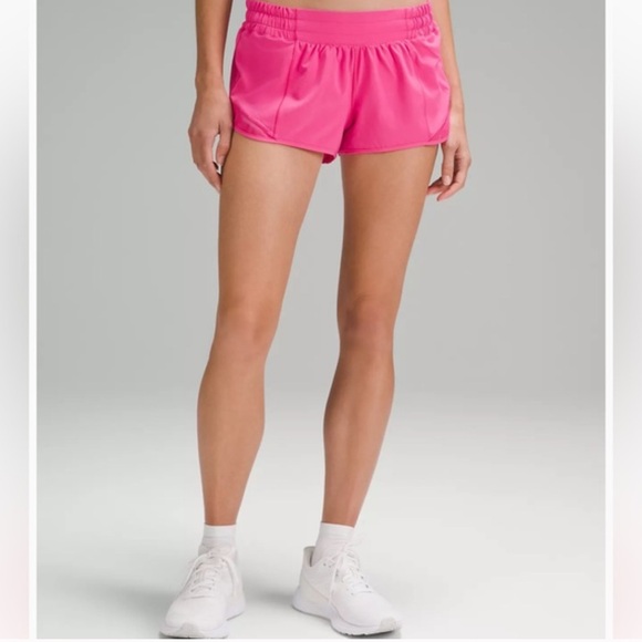Lululemon Hotty Hot Low-Rise Lined Short 2.5" Sonic Pink NWT - Picture 6 of 7
